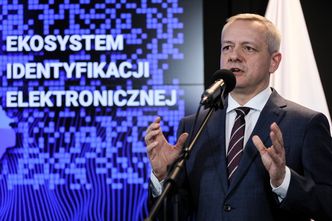 E-dowód. 11 tys. wniosków w pół dnia. Minister Marek Zagórski: To rekord!