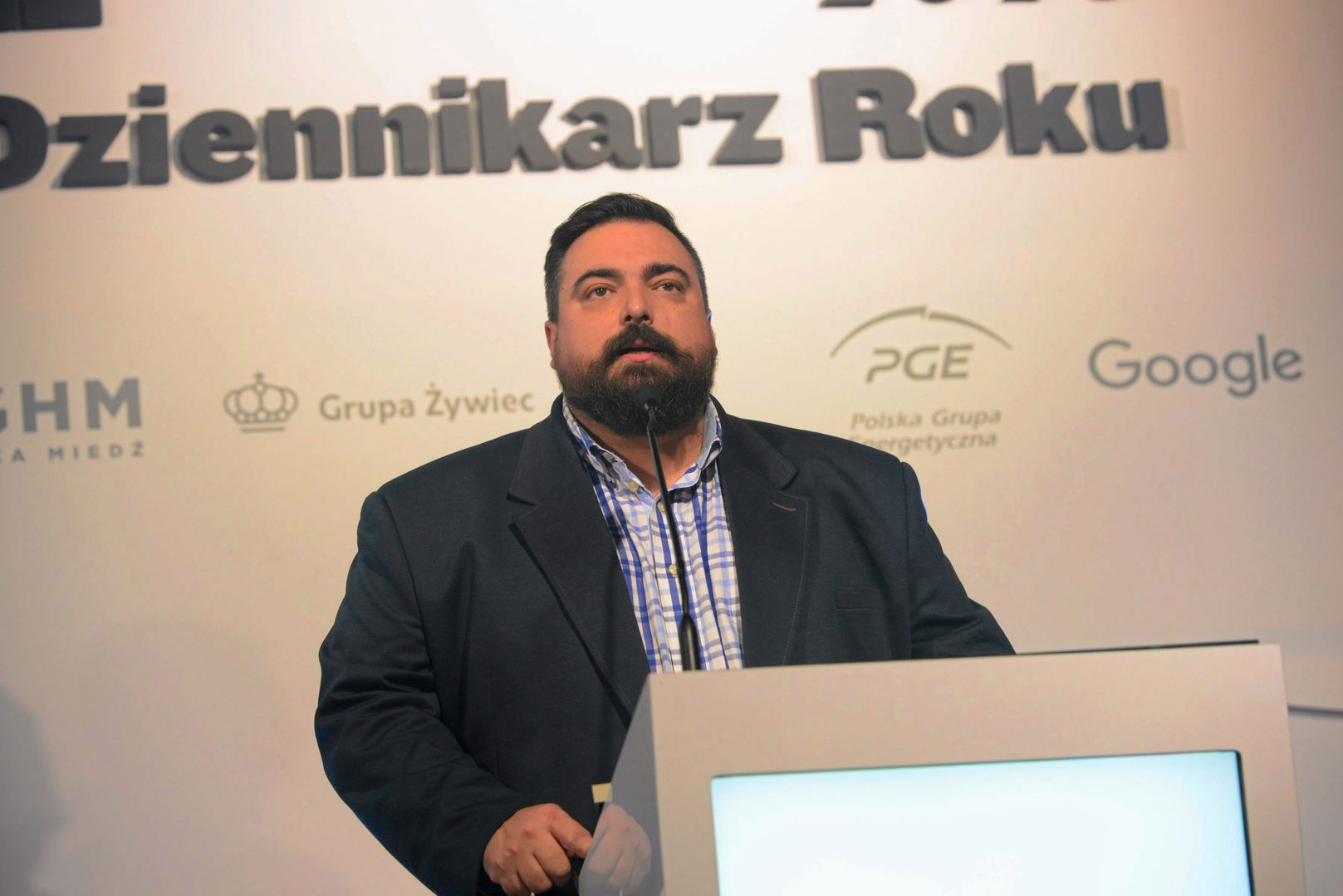 "Tylko nie mów nikomu" od kilku dni robi w Polsce furorę - czytamy