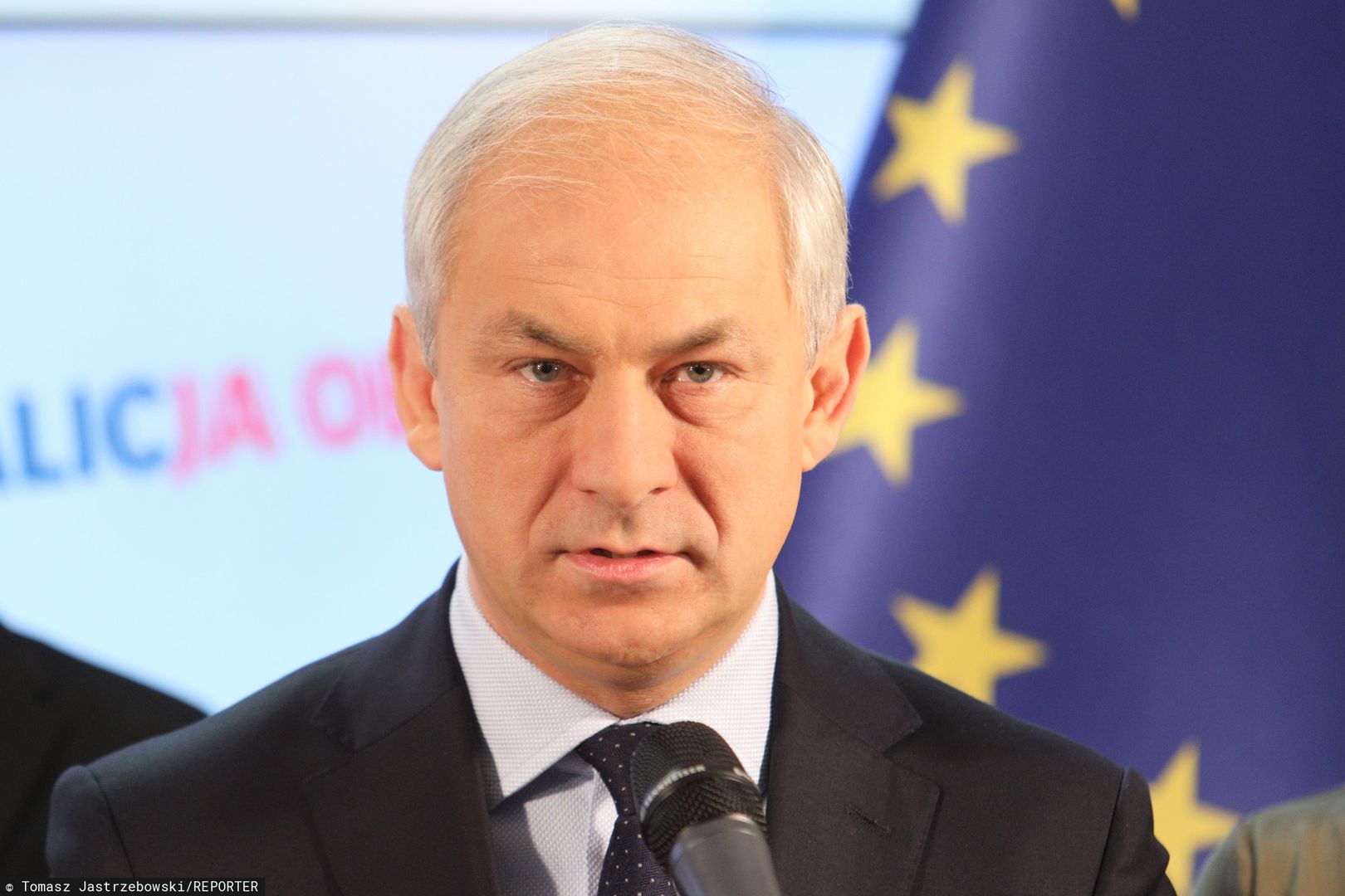 Debata w Parlamencie Europejskim o Polsce. Grzegorz Napieralski skomentował słowa Roberta Biedronia.