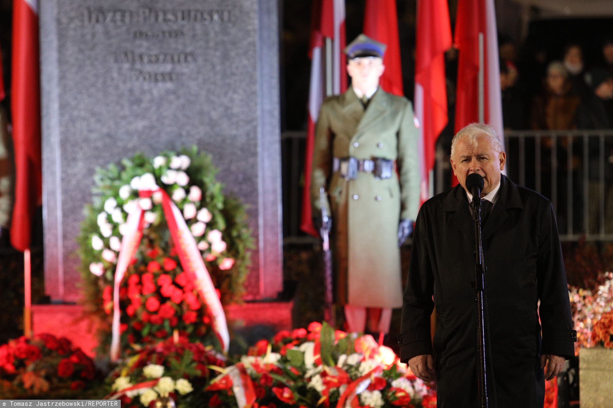 Warszawa. Prezes PiS Jarosław Kaczyński przemawia pod pomnikiem Józefa Piłsudskiego