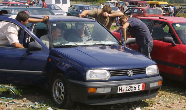 Używane samochody i motocykle coraz tańsze