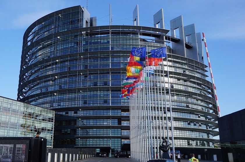 Parlament Europejski prawdopodobnie wycofa się z wniosku wobec Polski. Powodem decyzja KE