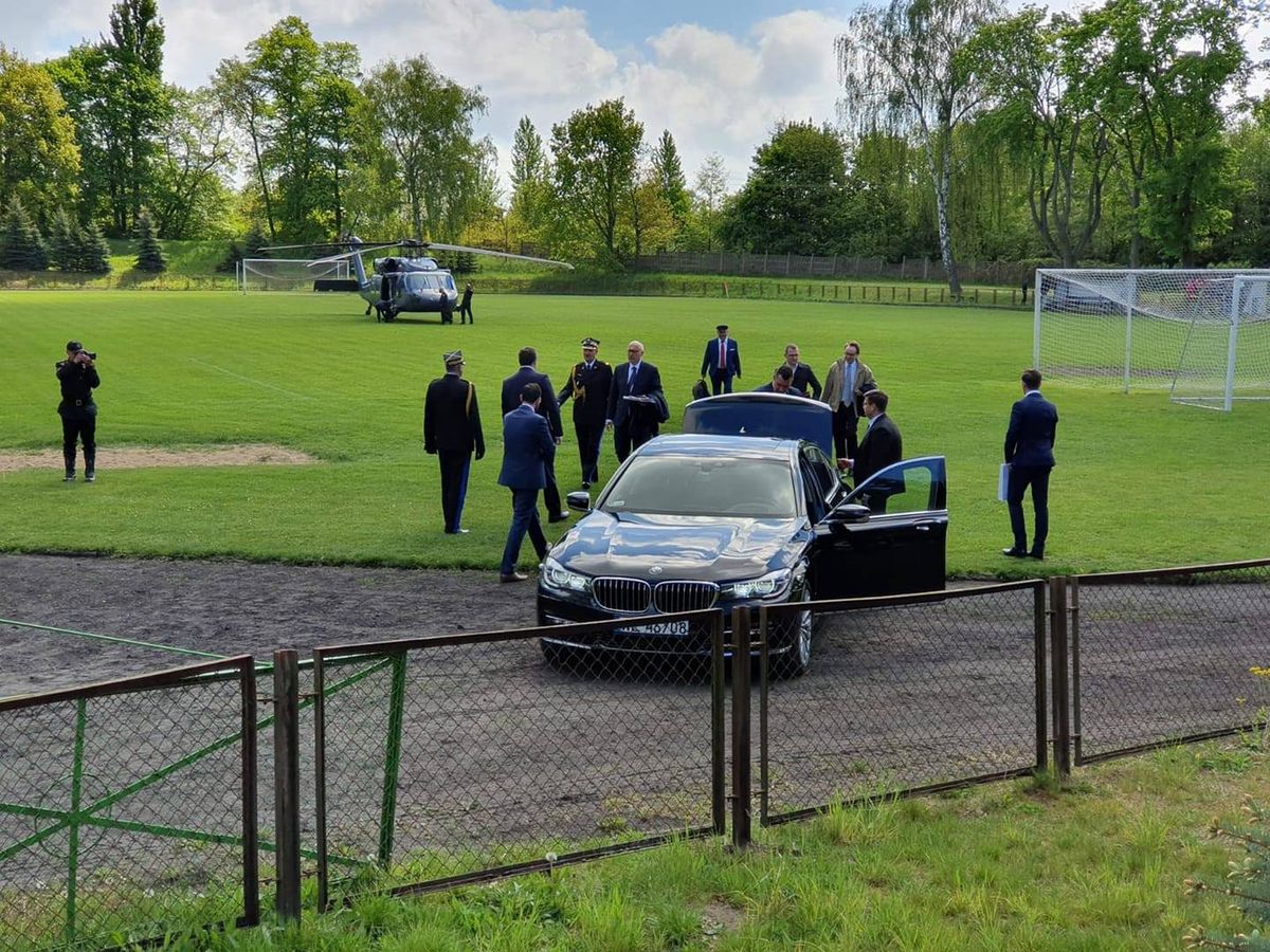 14-letni piłkarze musieli zbiec z boiska, bo minister Joachim Brudziński przyleciał na Dzień Strażaka
