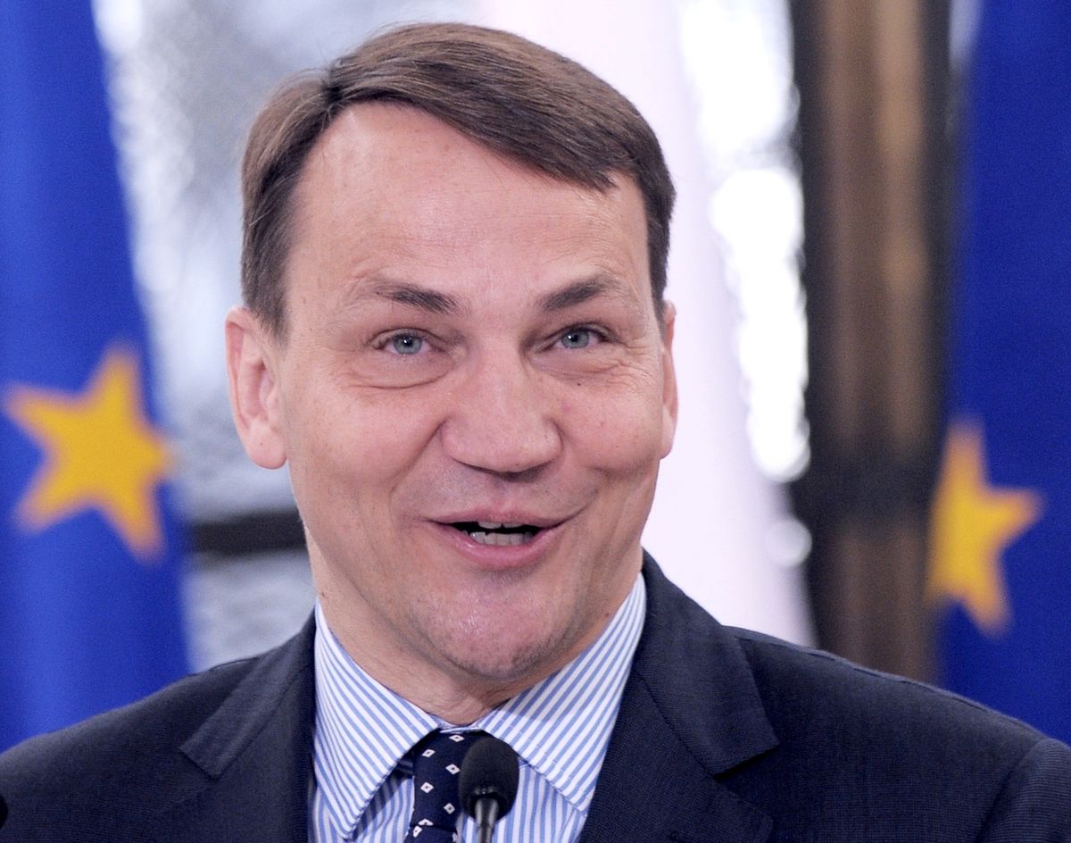 Sikorski o Kaczyńskim. "Naczelnik rakiem wycofuje się z kłamstwa smoleńskiego"