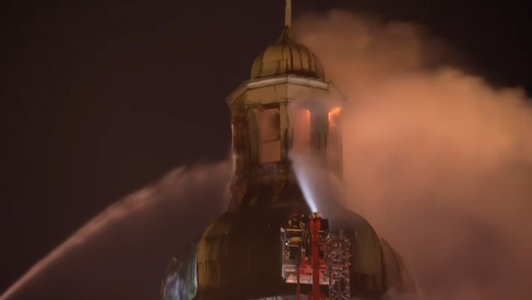 Trwa dogaszanie pożaru katedry w Gorzowie Wlkp. Niepewna przyszłość wieży