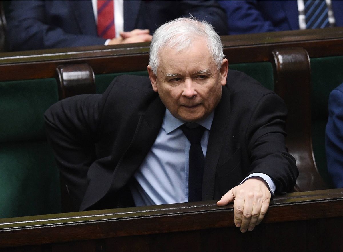 Tajne głosowanie tylko z nazwy. Jarosław Kaczyński ma ustalać "nazwiska zdrajców"