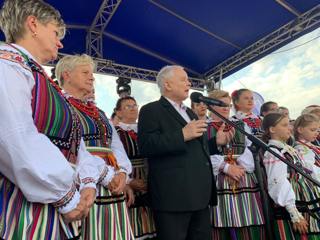 Jarosław Kaczyński podczas Pikniku Rodzinnego. "Dziękuję za to, że jesteście i angażujecie się w sprawy ojczyzny"