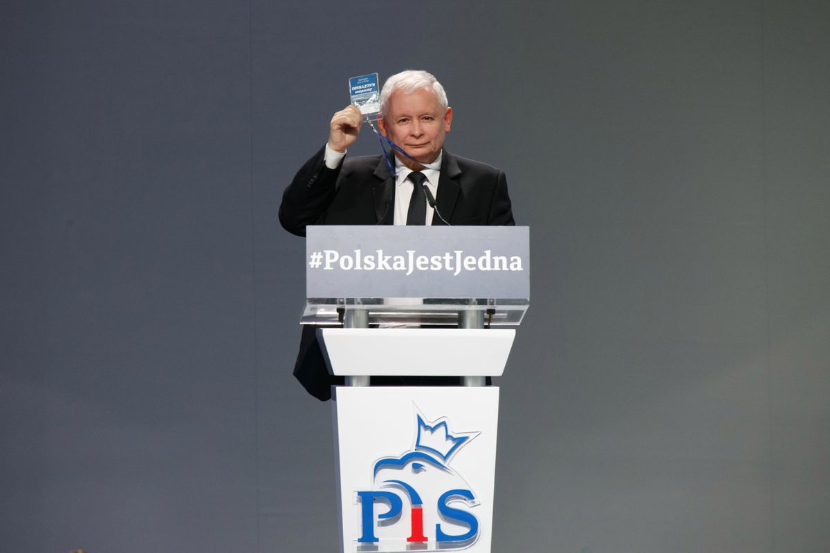 "Walec jednej ze stron". Internauci komentują kongres PiS i Radę Krajową PO