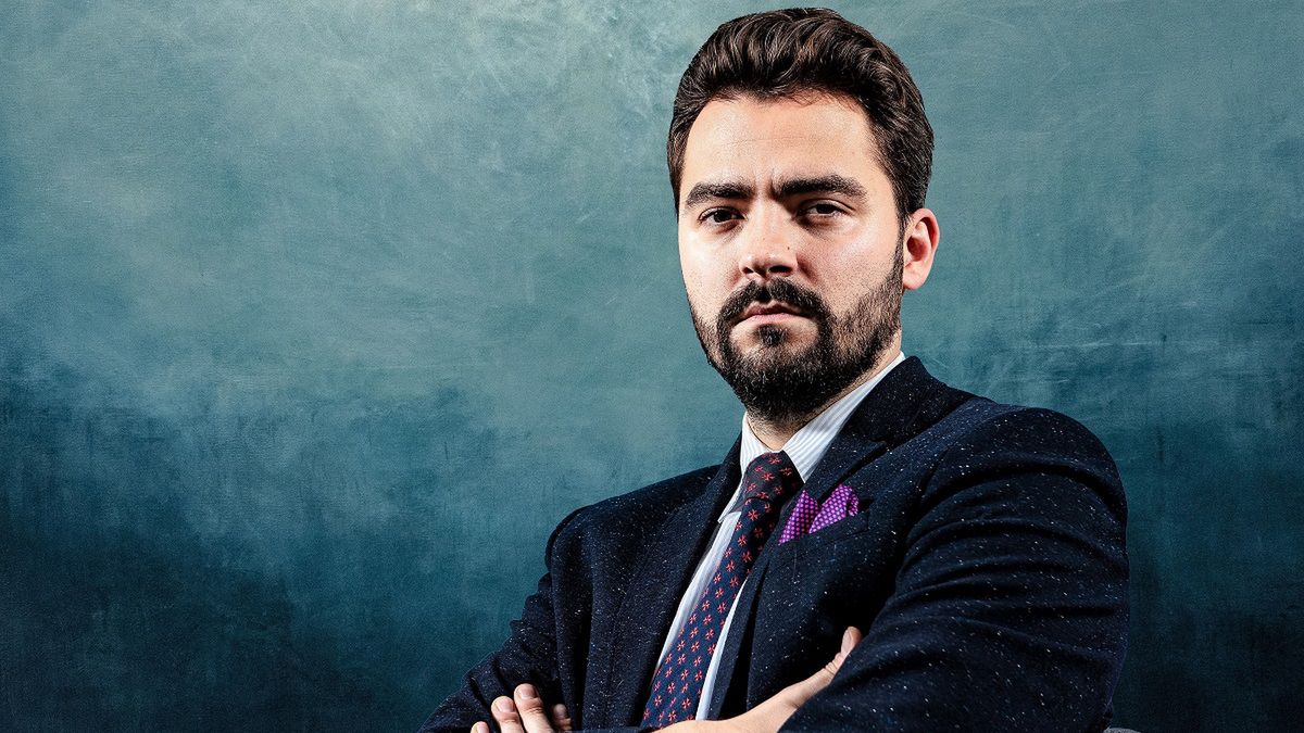 Krzysztof Michrowski jest maklerem papierów wartościowych i ekspertem z zakresu prawa rynku kapitałowego.