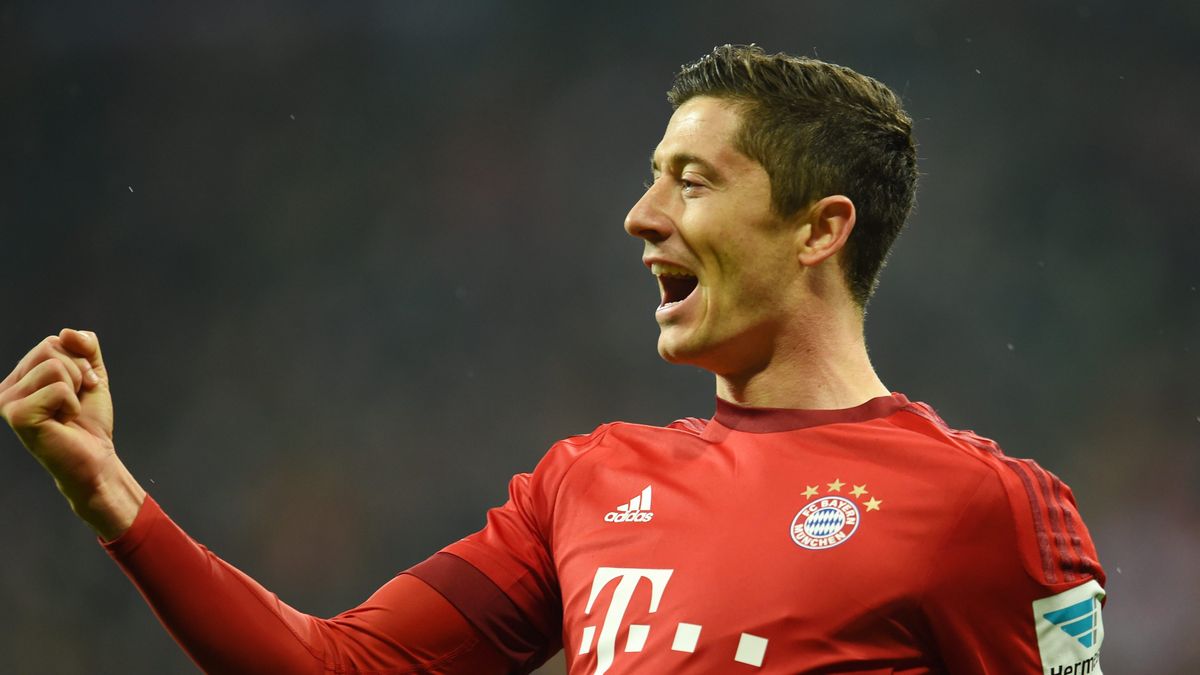 Robert Lewandowski już jest grającą legendą bawarskiego klubu. I dobrze na tym zarabia