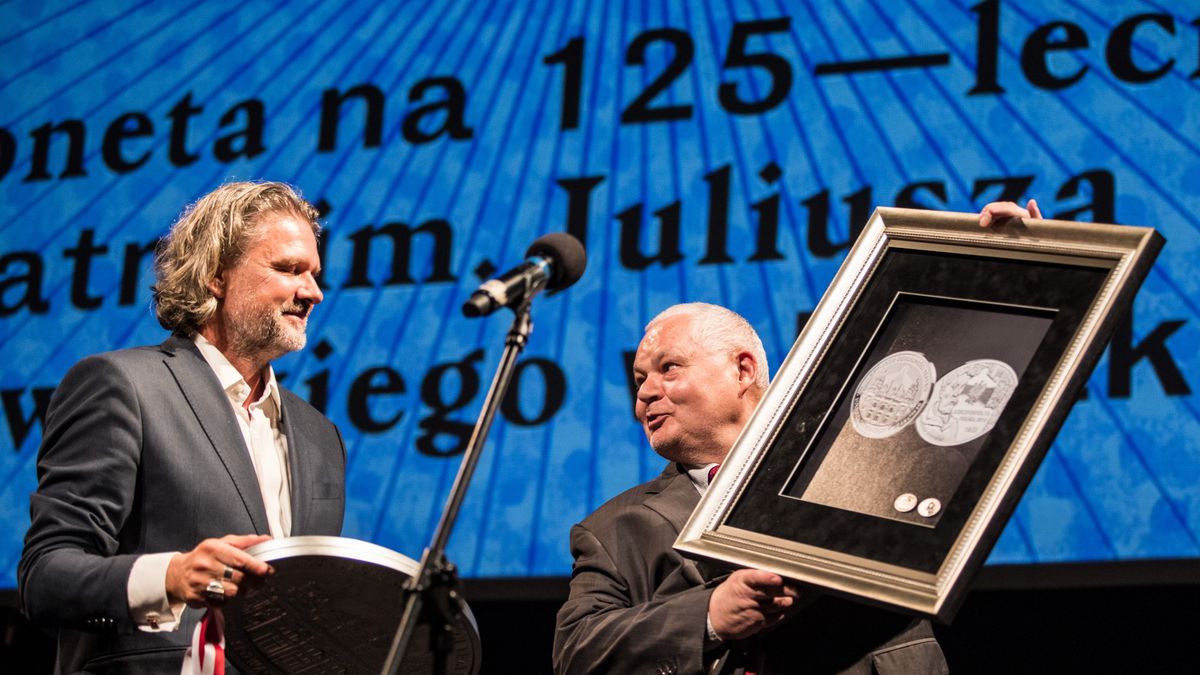Prezes NBP Adam Glapiński na prezentacji kolekcjonerskiej monety wybitej z okazji 125-lecia Teatru im. Juliusza Słowackiego.