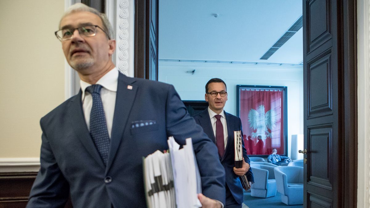 Minister finansów Jerzy Kwieciński i premier Mateusz Morawiecki są zainteresowani dobrą oceną ratingową.