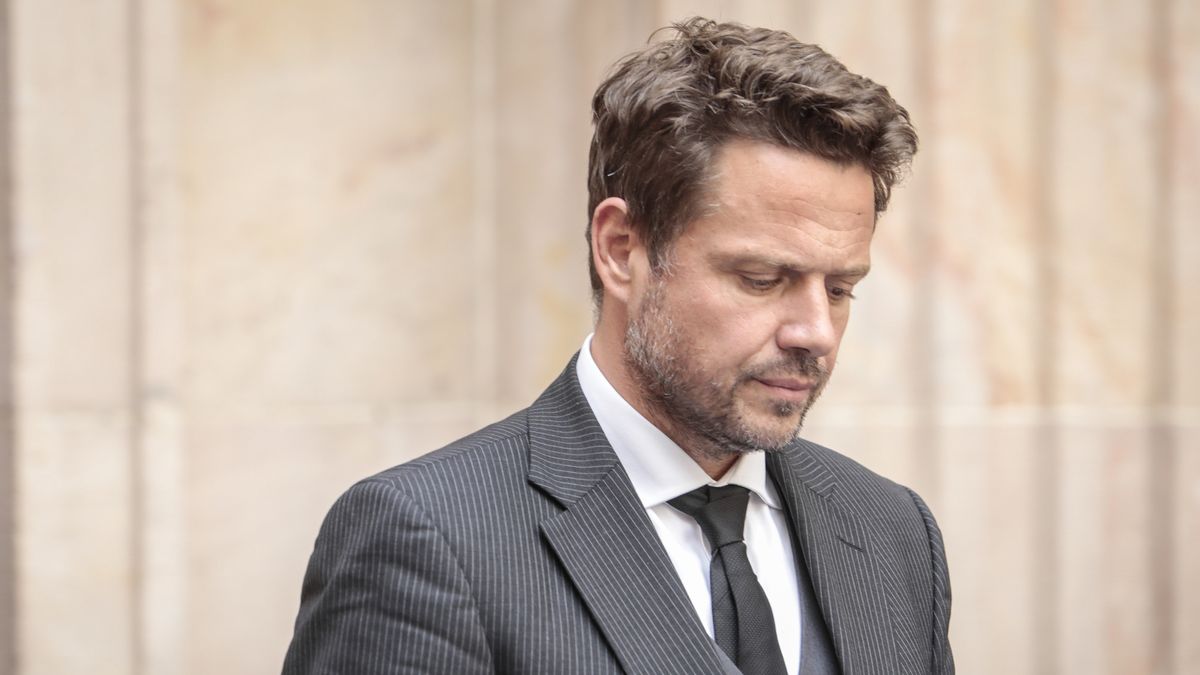 Rafał Trzaskowski tłumaczył dziennikarzom, że usunięcie awarii wodociągów jest "niesłychanie drogie".