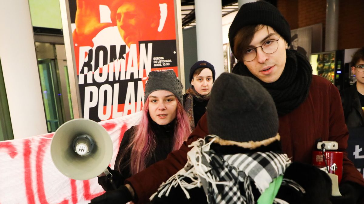 Mimo że Roman Polański odwołał spotkanie ze studentami, pod filmówką odbył się protest