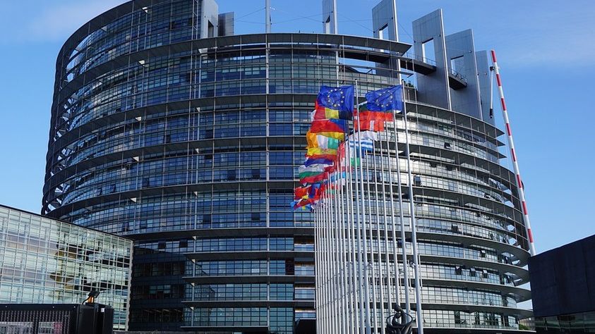 Z przyjętej rezolucji wynika, że PE popiera tylko "uporządkowany brexit".