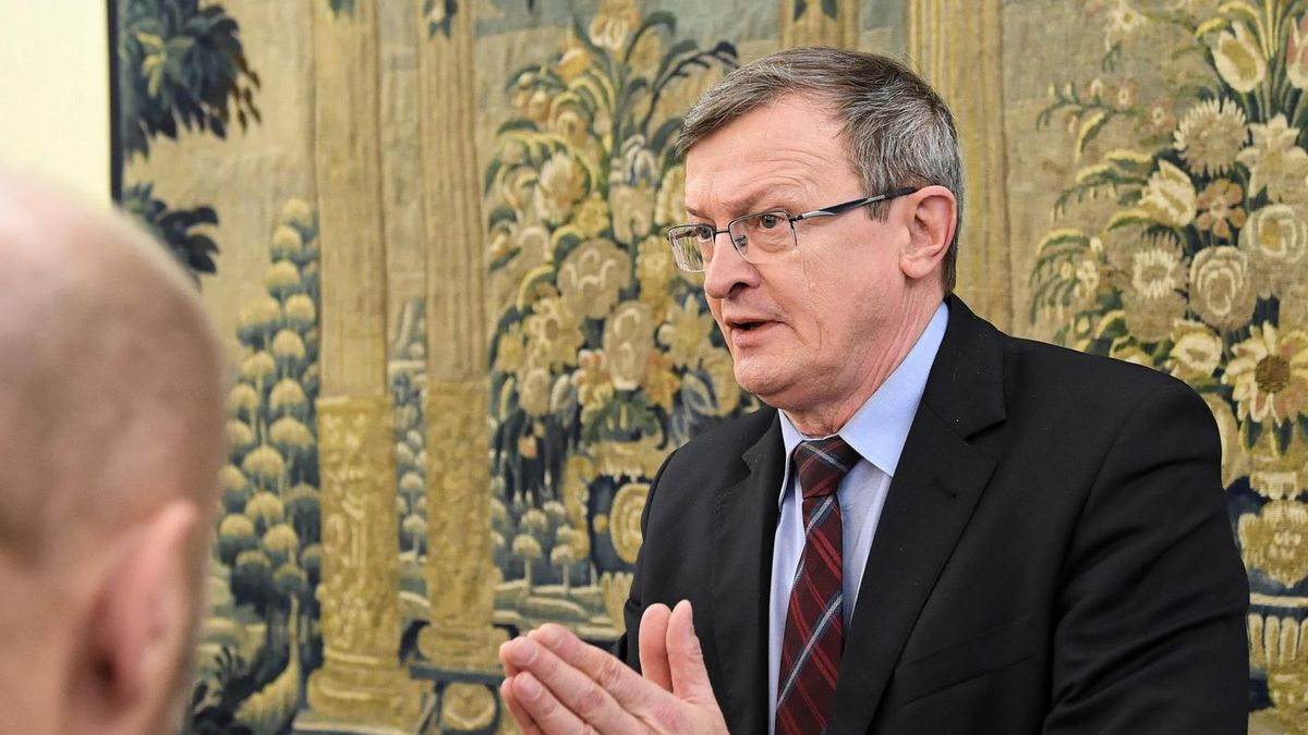 Tadeusz Cymański w trakcie posiedzenia podkomisji, na której przyjęto prezydencki projekt