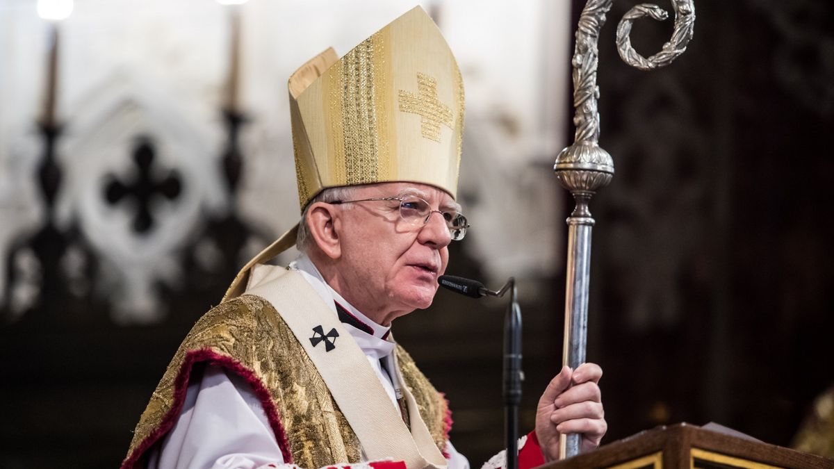 Abp Marek Jędraszewski nie modlił się w piątek za ofiary księży pedofilów.