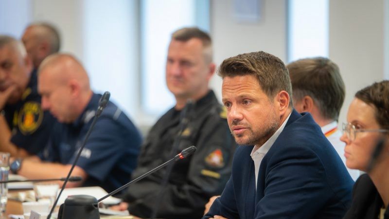 Oczyszczalnia "Czajka" - awaria. Na zdj. prezydent Warszawy Rafał Trzaskowski (2P)