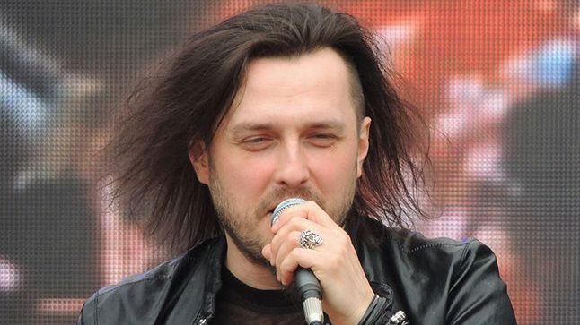 Piotr Cugowski to polski muzyk, wokalista i autor tekstów znany m.in. z zespołu Bracia.