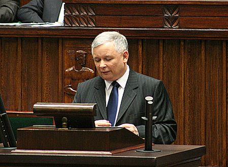 J. Kaczyński rozmawiał w parku, bo bał się podsłuchów