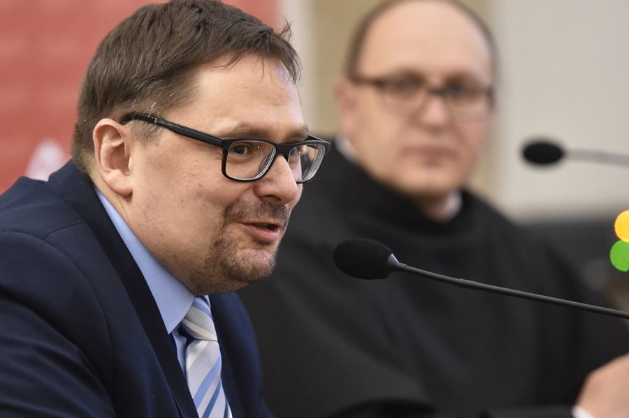 Terlikowski krytykuje słowa prymasa ws. uchodźców. "Groźby suspensy to groźby polityczne"