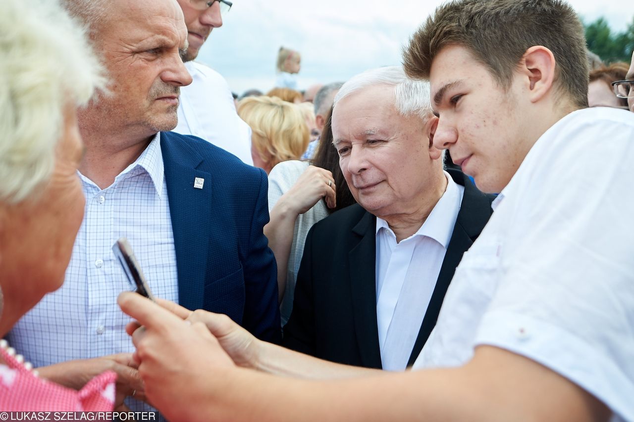 Stalowa Wola. PiS na pikniku z mieszkańcami. Kaczyński i Morawiecki przemawiają