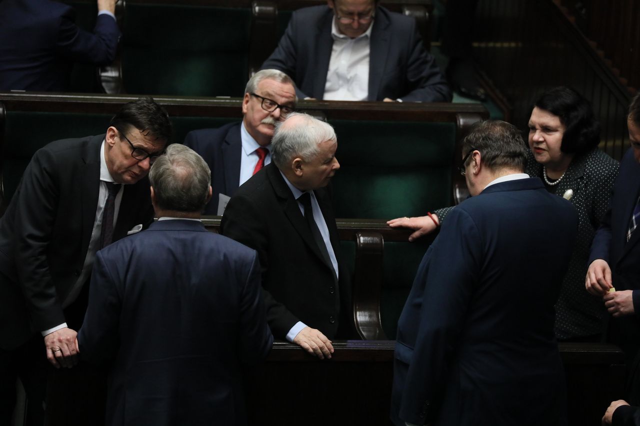 "Sueddeutsche Zeitung" o PiS: korupcja, bogacenie się, ciemne interesy 