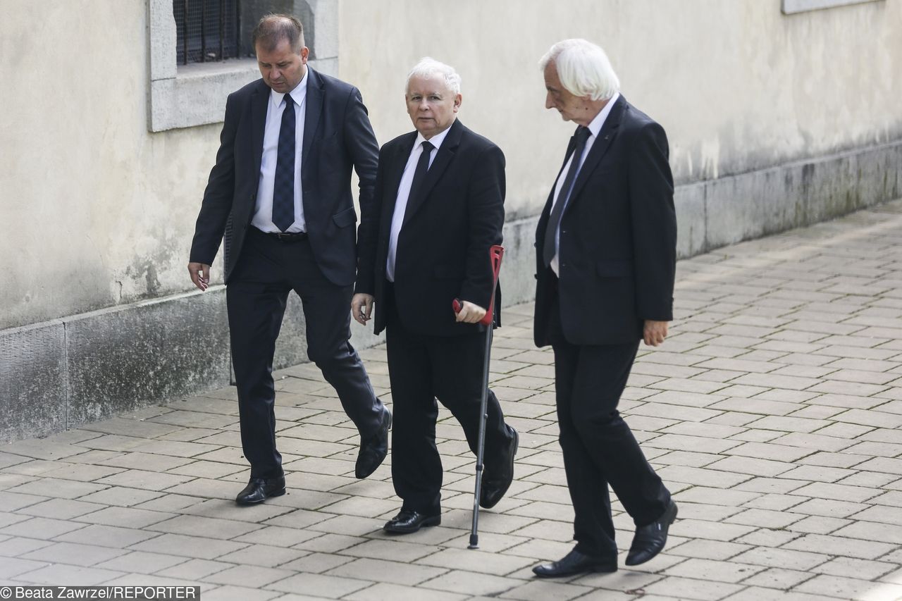 Jarosław Kaczyński przejdzie operację po wyborach parlamentarnych 2019. "Czekają mnie dwie kule"