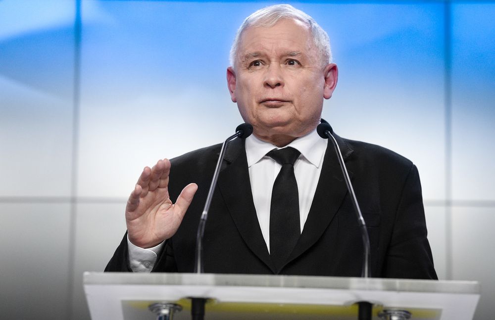 Kaczyński opłacił abonament, Ziobro kupił niszczarkę, a Szydło iPhone'a. Ujawniamy wydatki na poselskie biura
