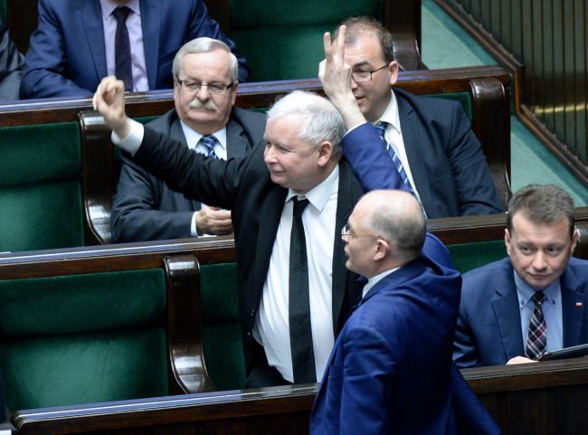 Znalazł się poseł PiS, który chce debaty z PO