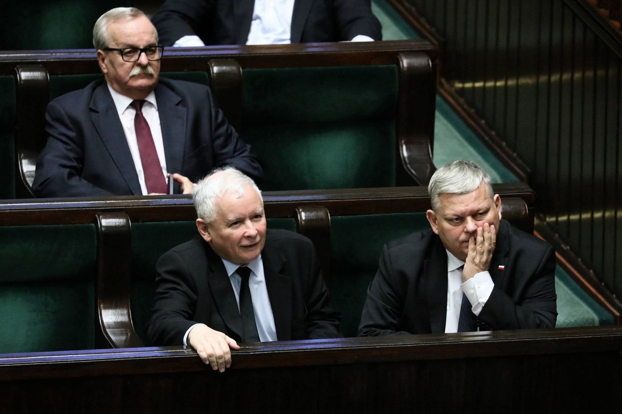 Polacy ocenili rządy i obietnice wyborcze PiS. Kaczyński może zacierać ręce. Sondaż