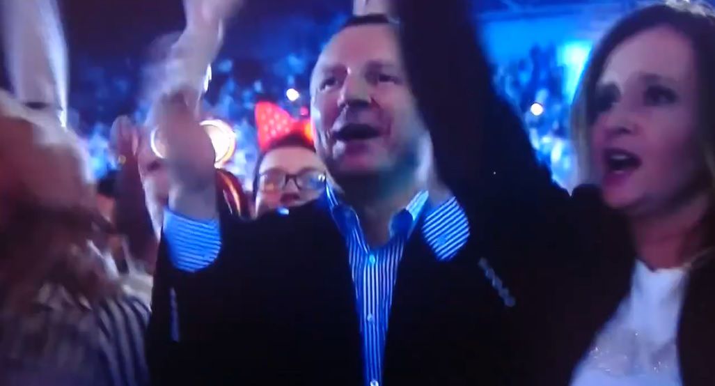 Tak Jacek Kurski bawił się na festiwalu disco polo. Prezes TVP hitem internetu