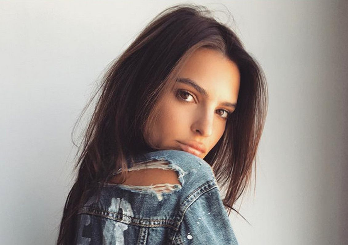 Emily Ratajkowski odsłania zgrabne pośladki. Jej ujęcie cieszy się rekordowa popularnością