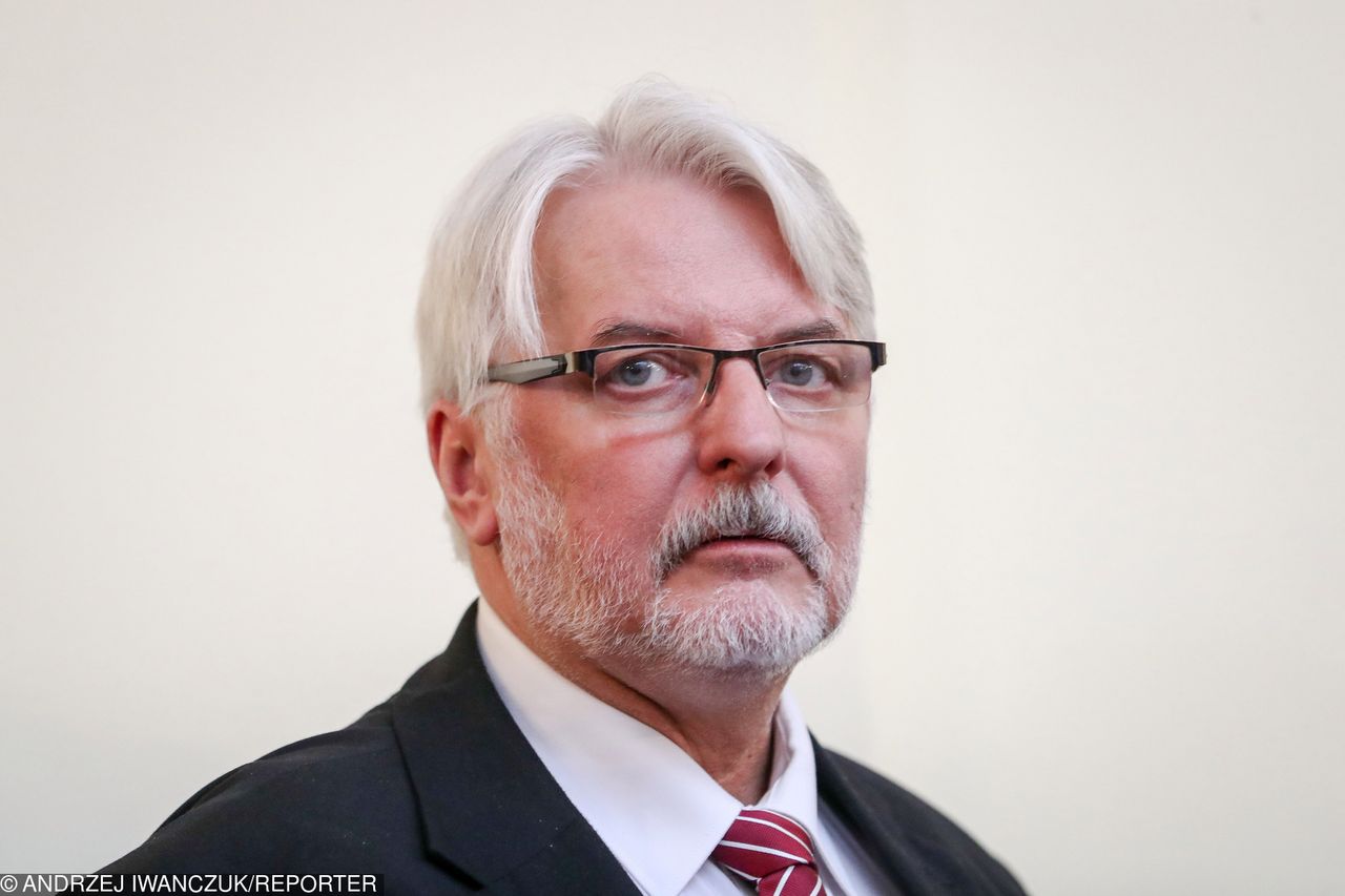 Witold Waszczykowski skarży się na "skandaliczne warunki lotu". Internauci nie współczują