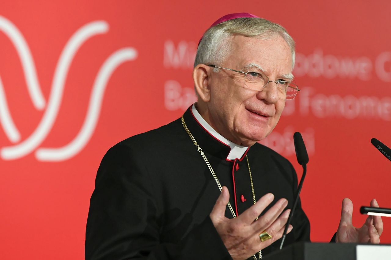 Abp Marek Jędraszewski jest stałym gościem w Radiu Kraków. Protest Rady Programowej