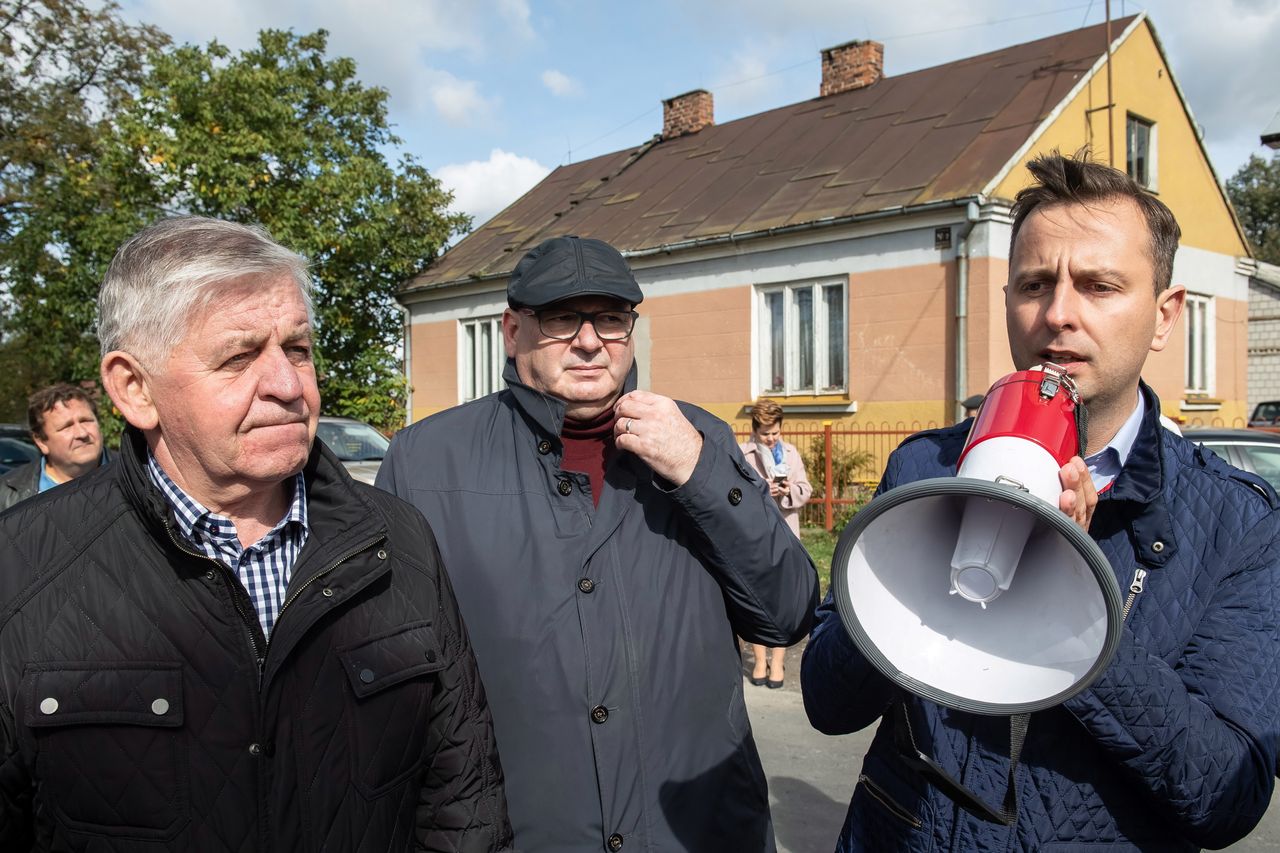 Przegrali wybory, więc nie ma na co czekać. Wypłacili już premie świąteczne