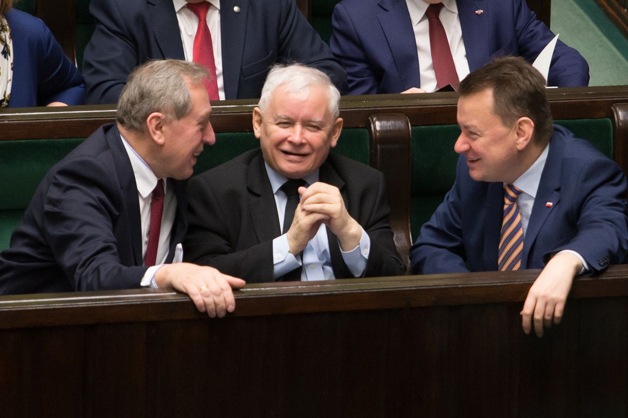 Przyspieszone wybory? PiS zmiażdżyłoby konkurencję. Sondaż daje partii niemal 50 proc. 