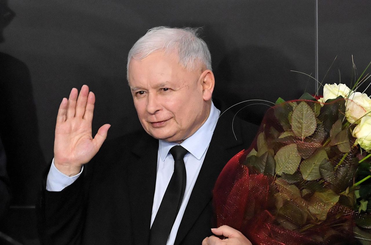 Jarosław Kaczyński po operacji. Żartuje i przyjmuje gości