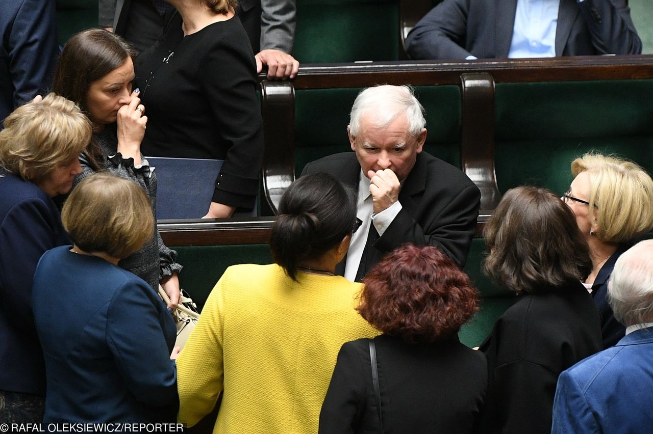 Rekonstrukcja rządu gotowa. Nowi ministrowie "czekają w blokach". Prezes postawił na kobiety