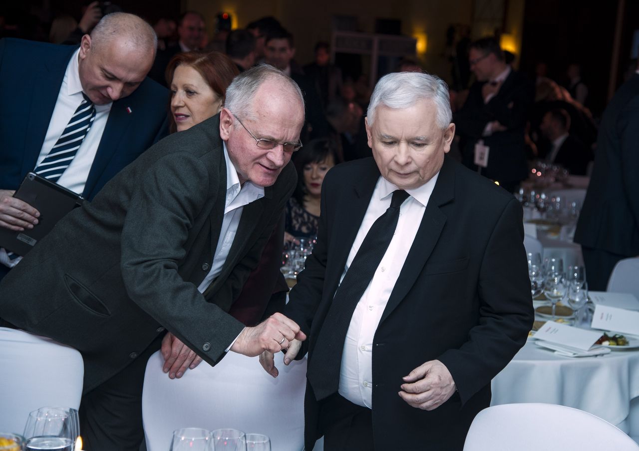 Prezydent chce zmiany szefa TVP. Lider PiS staje w obronie prezesa Jacka Kurskiego. Posiedzenie Rady Mediów Narodowych odwołane 