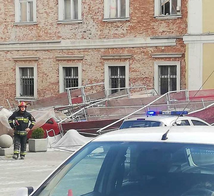 Wodzisław Śląski. Runęło rusztowanie, dwie osoby ranne