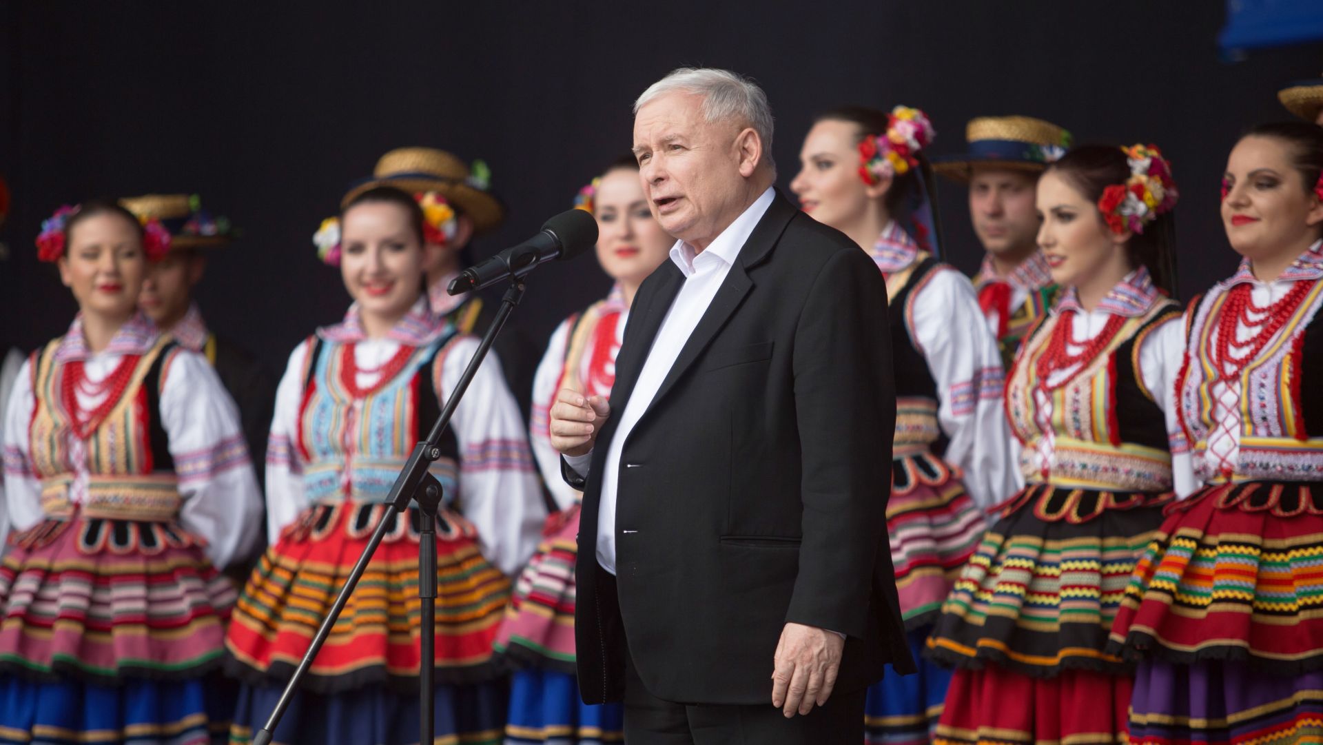 Prezes w czasie kampanii nie jest już chowany. To ukochany frontman PiS.
