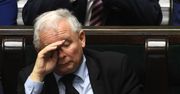 Jarosław Kaczyński jest chory. Prezesowi PiS bardzo dokucza kolano, musi chodzić o kulach