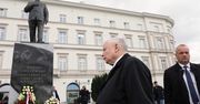 Miesięcznica smoleńska. Jarosław Kaczyński złożył kwiaty pod pomnikiem Lecha Kaczyńskiego