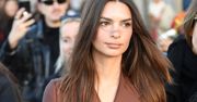 Emily Ratajkowski na Milan Fashion Week. Zachwyciła satynowym płaszczem