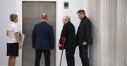Jarosław Kaczyński w Sejmie o kulach. Czy posłowie mogą pracować na zwolnieniu