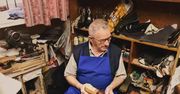 Choć ma 75 lat, wciąż prowadzi swój zakład. Naprawia buty od sześciu dekad