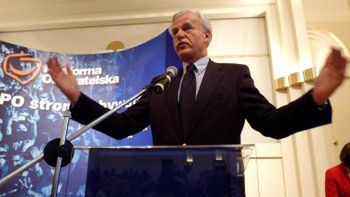 Andrzej Olechowski podczas obrad Rady Krajowej