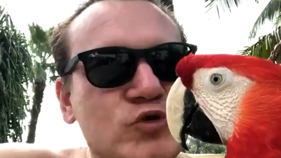 Polacy skróciliby wakacje posłom