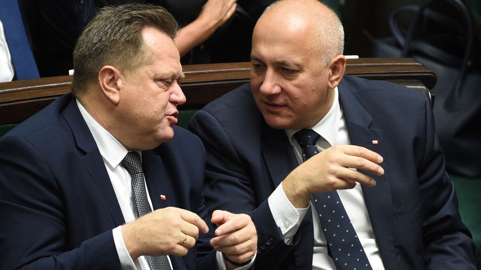 Jarosław Zieliński podpisał pierwsze decyzje uchylające obniżenia emerytur za pracę dla PRL